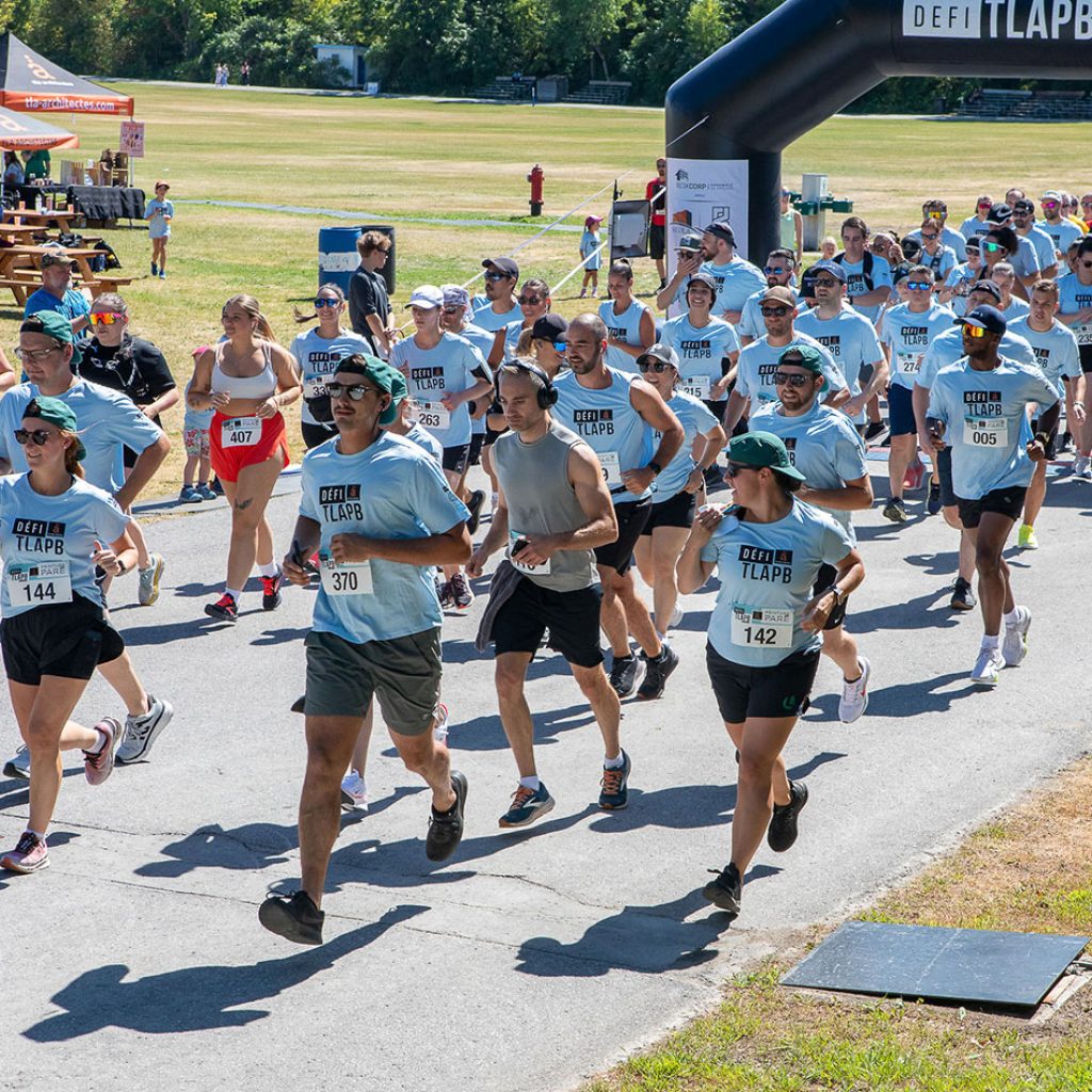 Coureurs à la ligne de départ du Défi TLAPB 2025